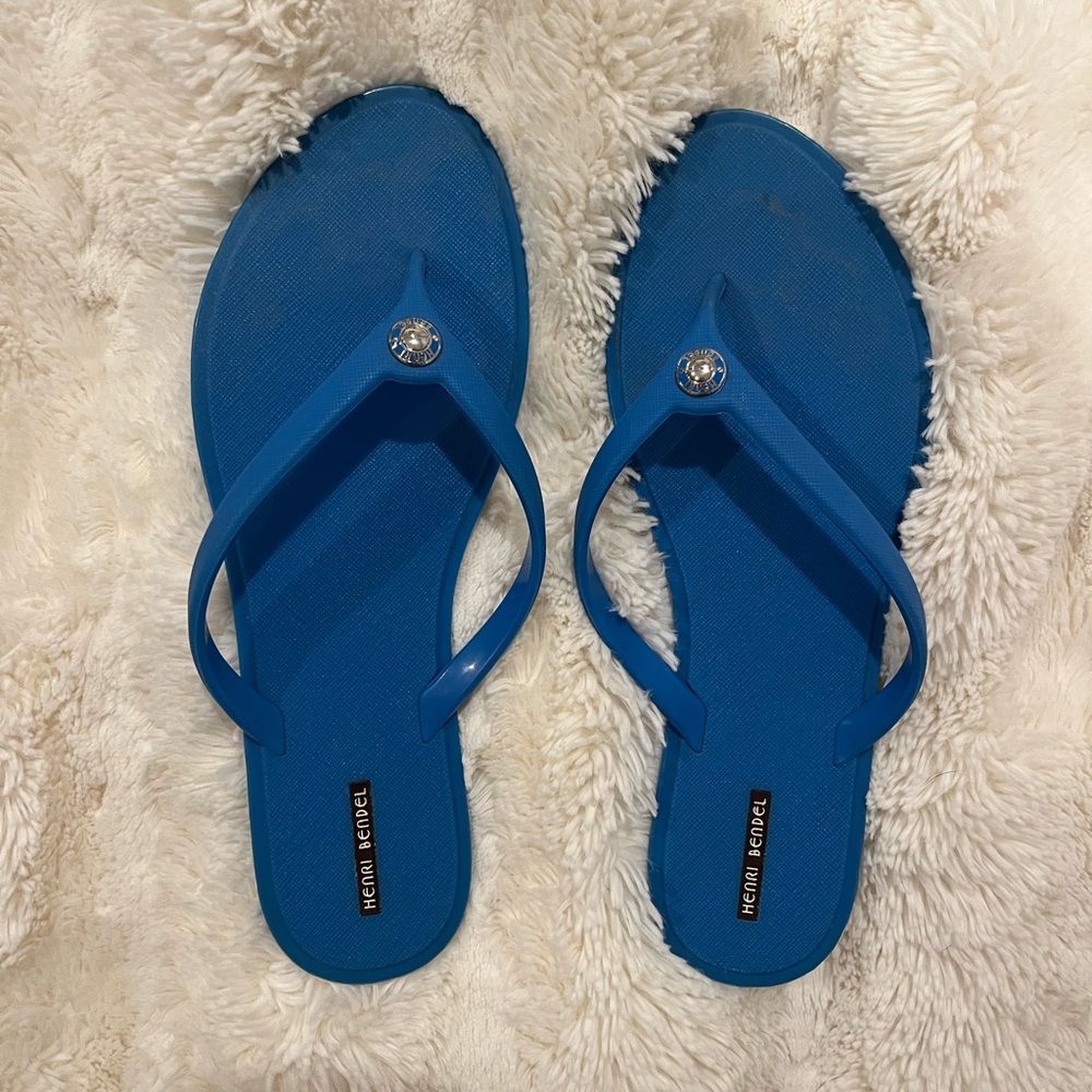 Henri Bendel flip flops